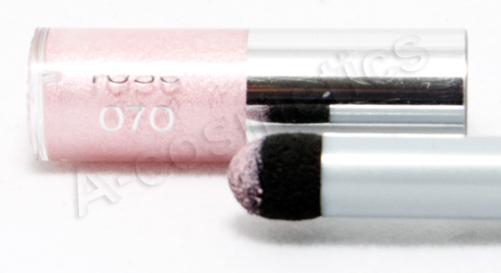 detail vlasu Oční stíny v tužce - Eye Shadow Monomatic - 070 Rose detail vlasu Oční stíny v tužce - Eye Shadow Monomatic - 070 Rose